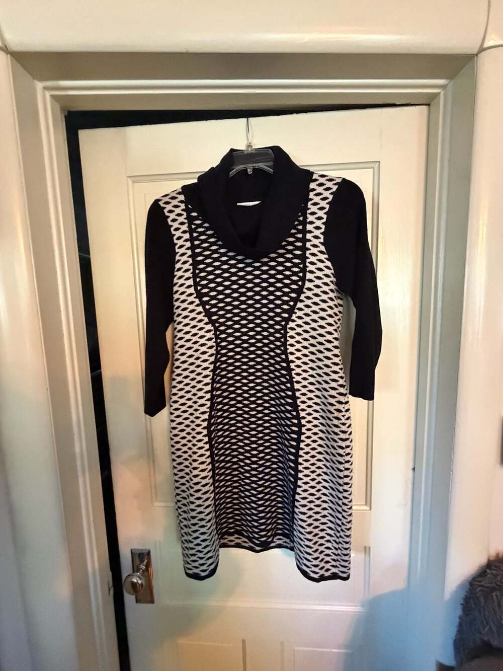 Sandra Darren Sweater Dress XLG Black White Patterned Cowl Neck